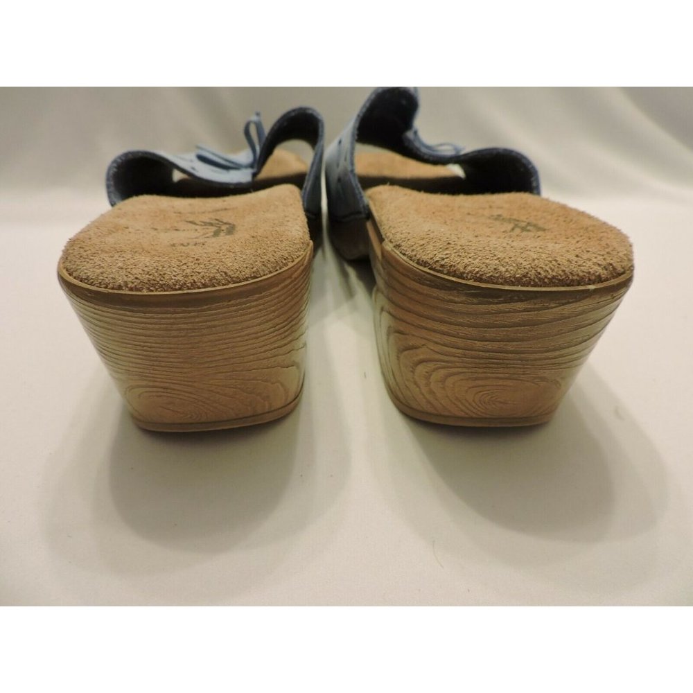 White Mountain Sandals Slip On Clogs Low Heel 9M Comfy Casual Italian Blue Shoes - Picture 3 of 4